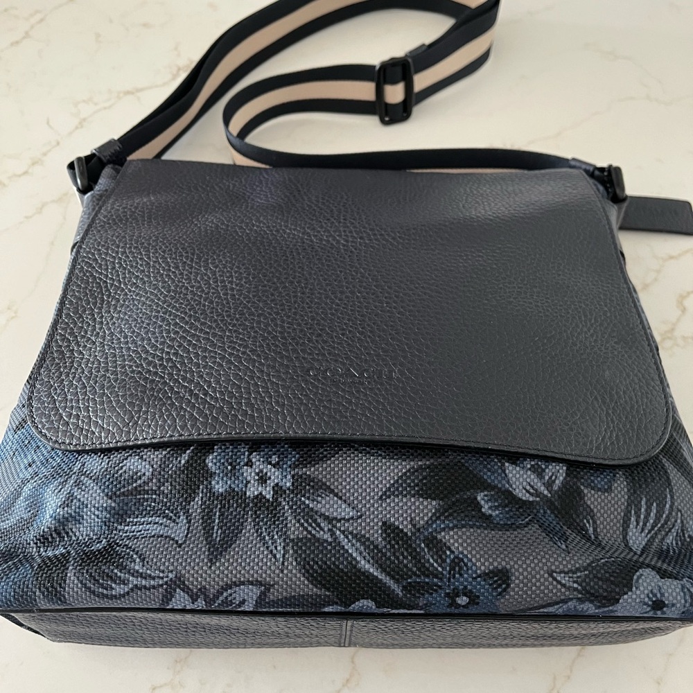 COACH UNISEX MESSENGER BAG